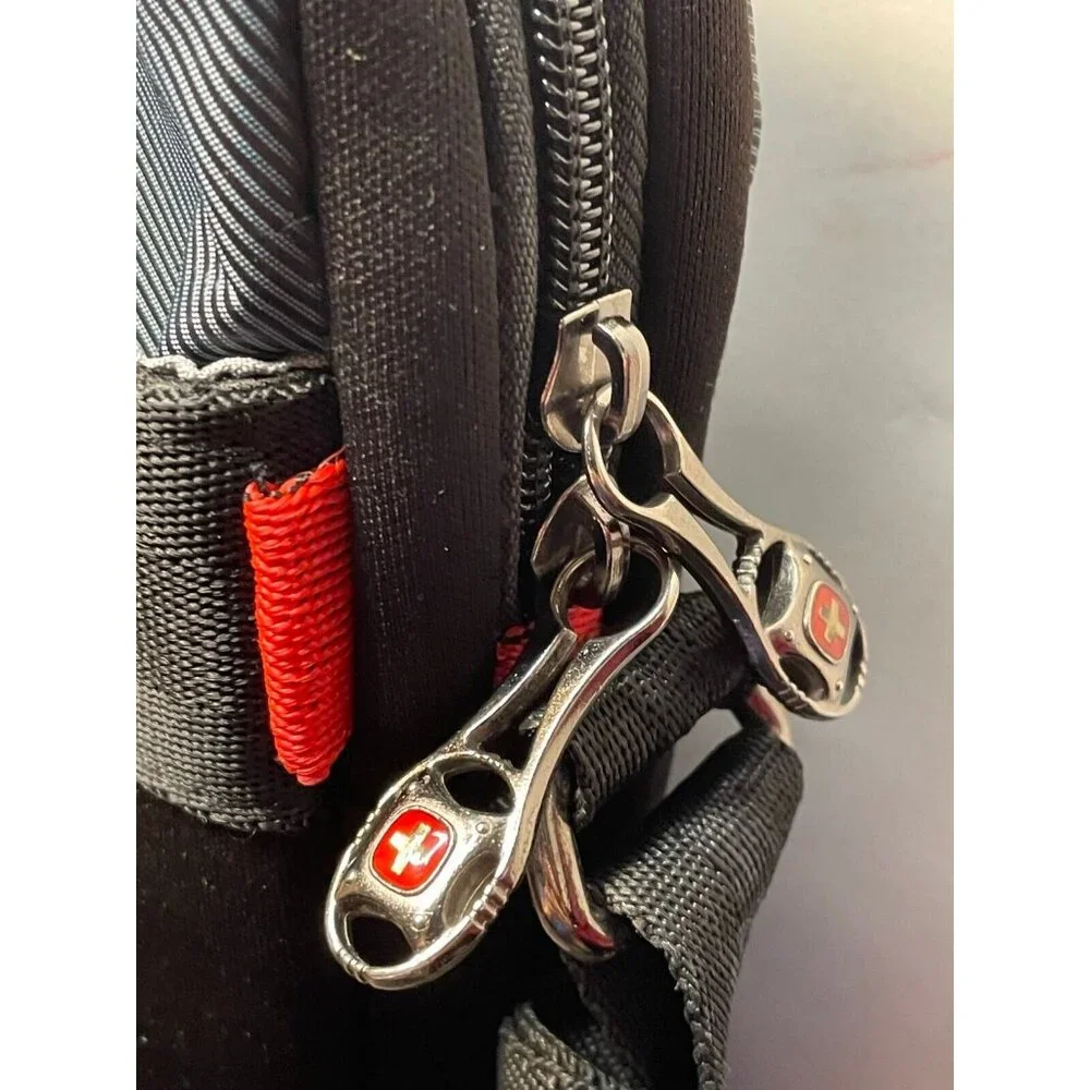 Swiss Gear The Angle padded laptop bag briefcase shoulder strap 16" x 13" black - Picture 8 of 10